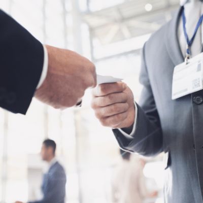 scambio di biglietti da visita tra 2 rappresentanti - rappresentanza commerciale geco hotels chosen by travellers. Geco Consulenze Alberghiere